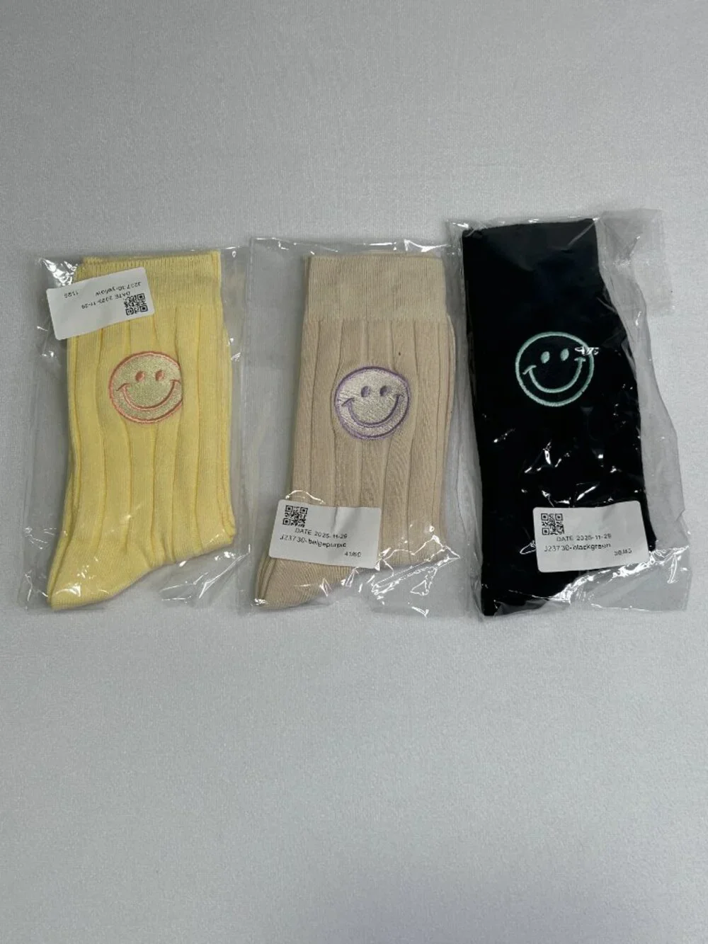3 Pack Women's Embroidered Smiley Face Ribbed Crew Socks Yellow Beige Black
